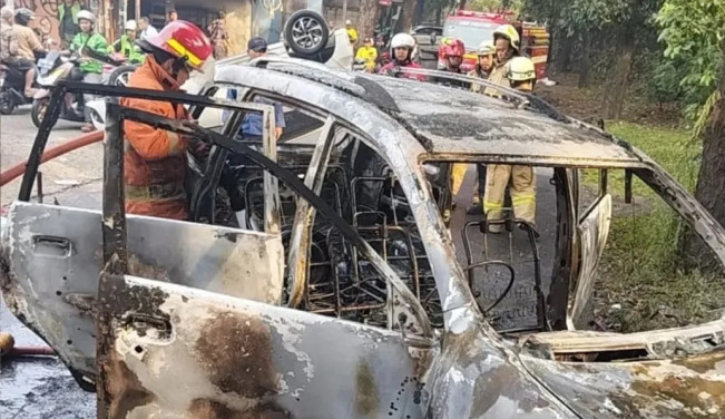 3 Mobil Polisi Dibakar Warga Saat Jemput Tersangka Penganiayaan di Depok, Begini Kronologisnya